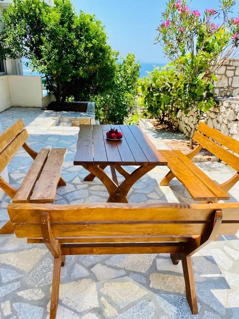 Mistral Inn Himare Exterior photo